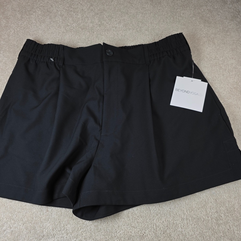 Beyond Yoga Status Shorts Womens XL Black Trouser Pleated Split Hem Comfort NWT
